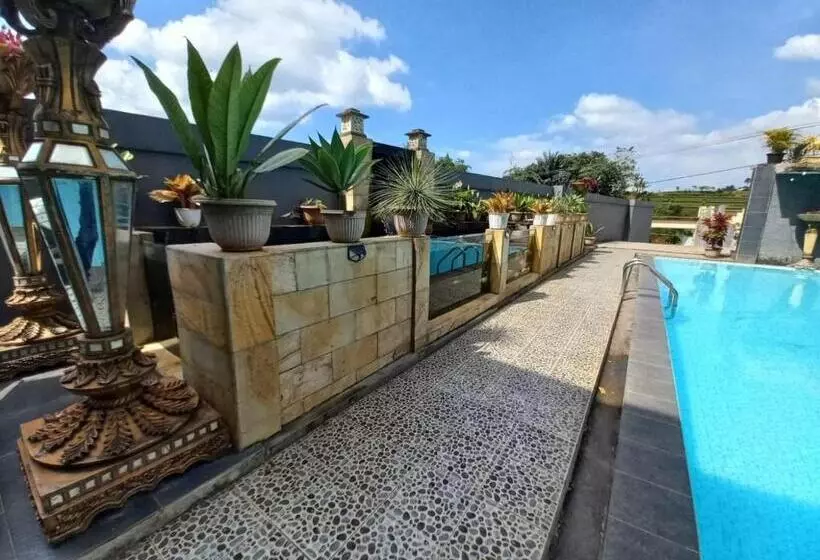 Otel Collection O 92634 Villa Ds