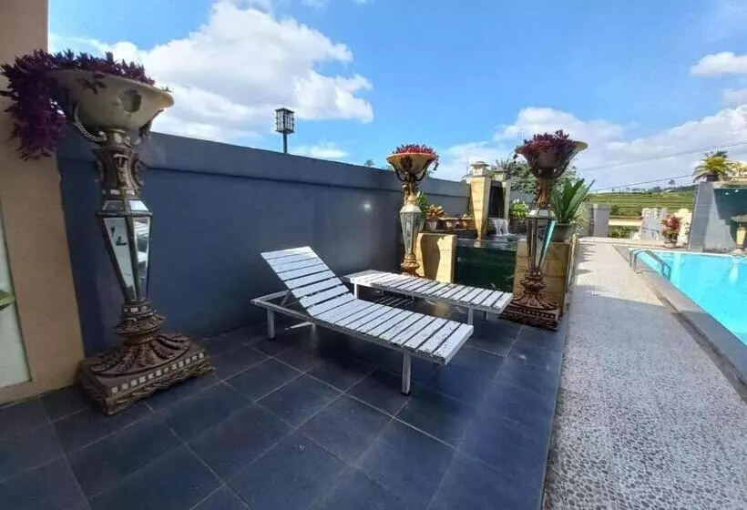 Otel Collection O 92634 Villa Ds