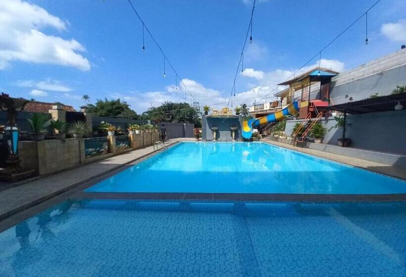 Hotel Collection O 92634 Villa Ds