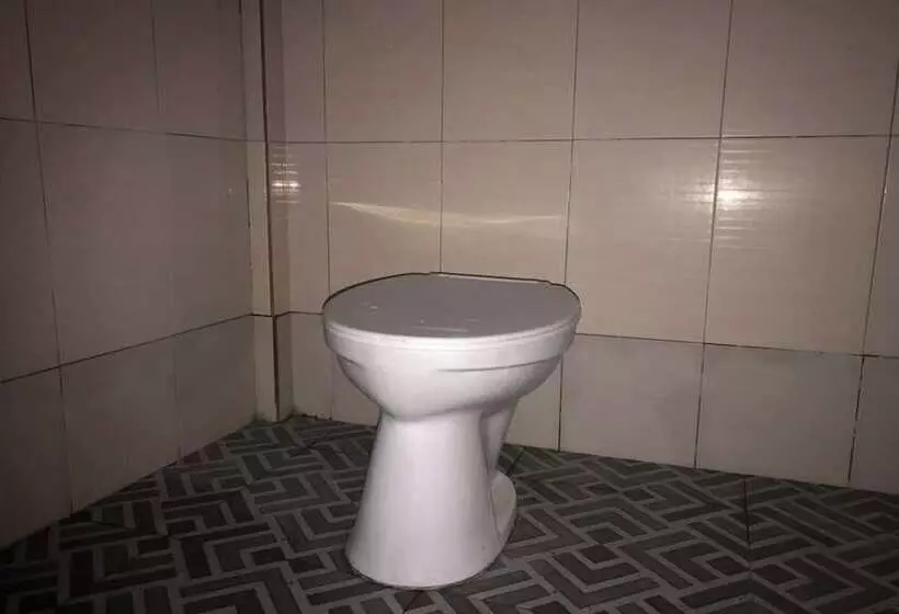 Hotelli Oyo 92608 Penginapan Mc Lodge