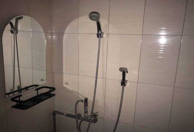 فندق Oyo 92608 Penginapan Mc Lodge