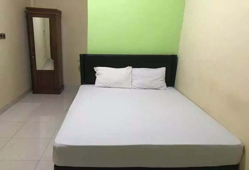 Hotelli Oyo 92608 Penginapan Mc Lodge