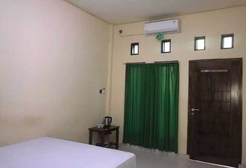 Hotelli Oyo 92608 Penginapan Mc Lodge