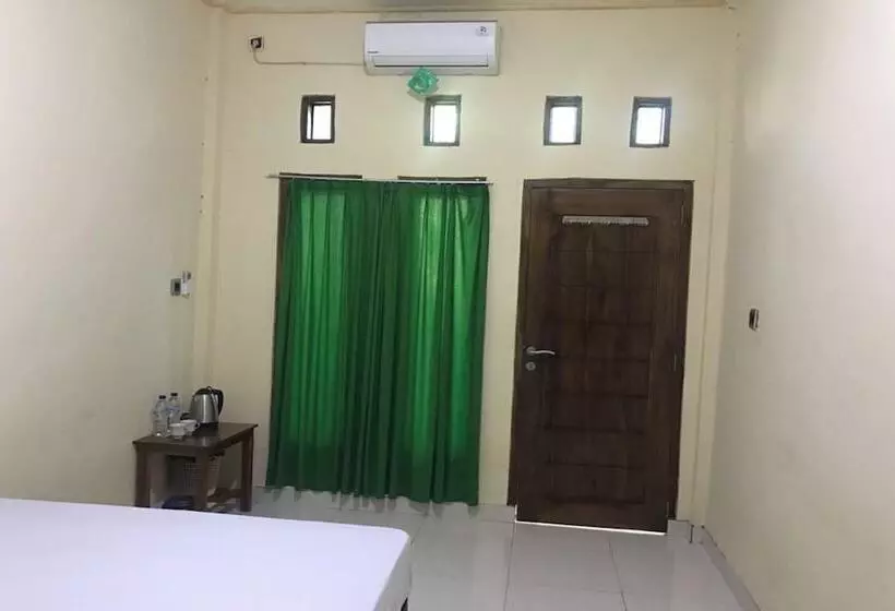 Hotelli Oyo 92608 Penginapan Mc Lodge