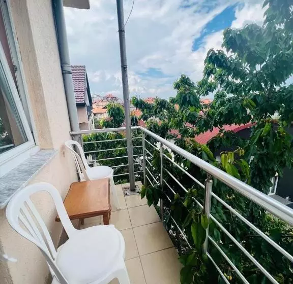 پانسیون Guest House Velania