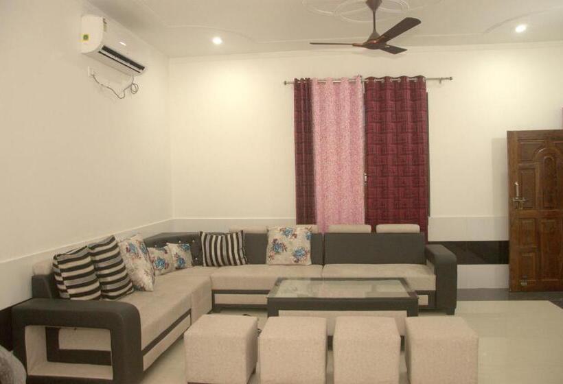 بنسيون Panwar Palace