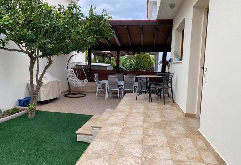 פנסיון Penelope Guest House