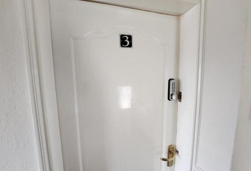 پانسیون Sheldon Shared House