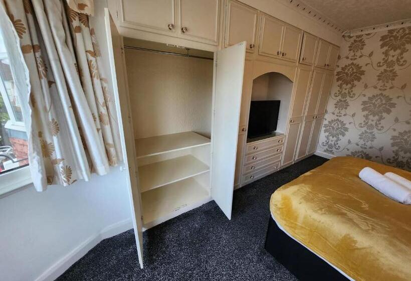 پانسیون Sheldon Shared House