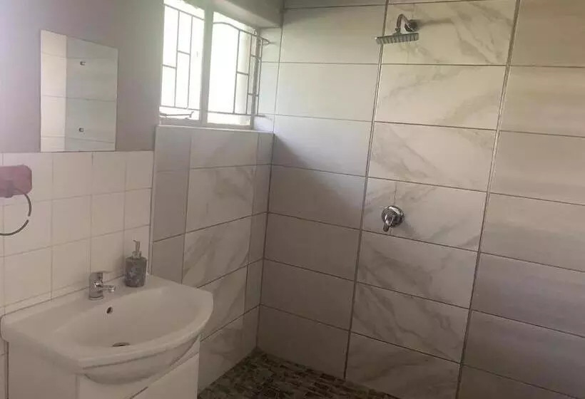 ペンション Victoria Guest House Nyumbani