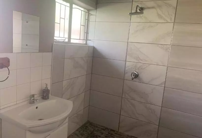 ペンション Victoria Guest House Nyumbani