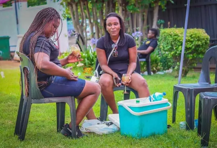 ペンション Victoria Guest House Nyumbani