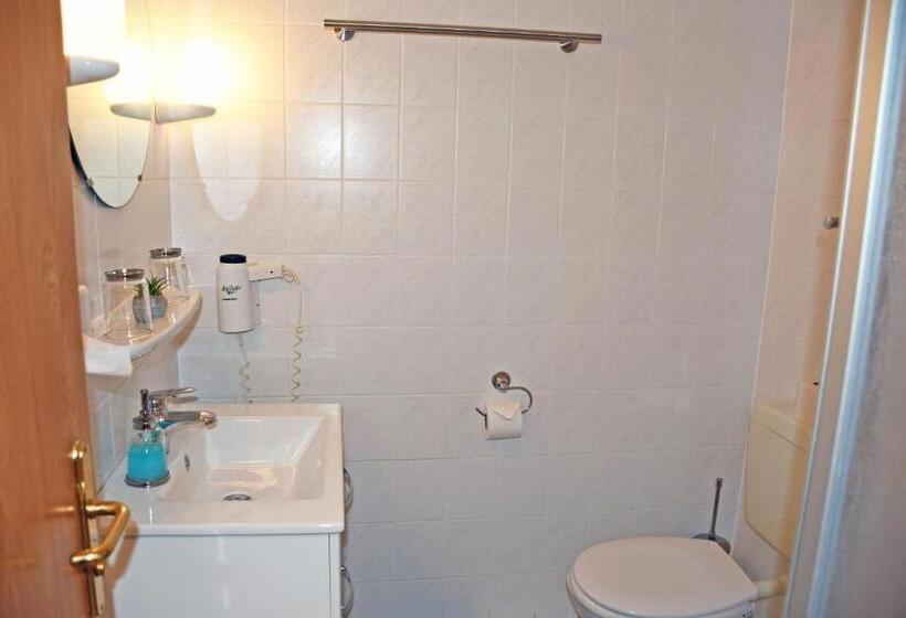 Sassnitzer Hotel Mit Bäderarchitektur, Seeblick Und Sauna