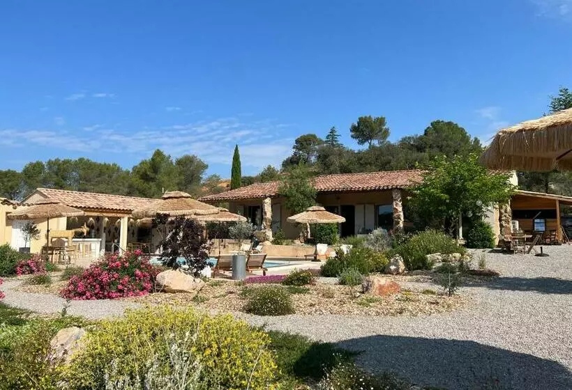 Aamiaismajoitus (B&B) Casa Bukit Gites