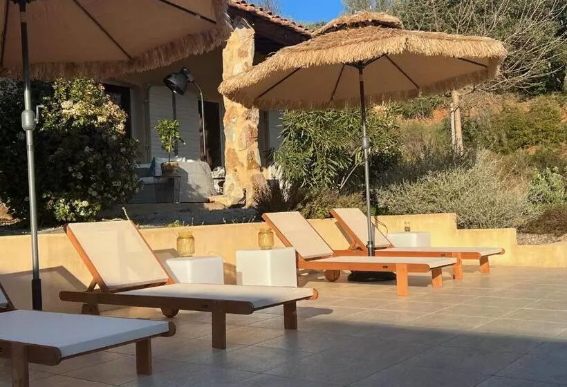 Aamiaismajoitus (B&B) Casa Bukit Gites