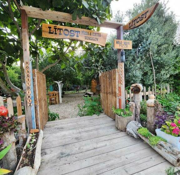 هتل کپسول Litost Cafe