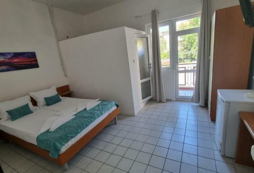 膳宿费 къща за гости пиргос