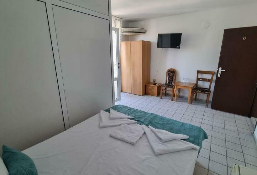 膳宿费 къща за гости пиргос