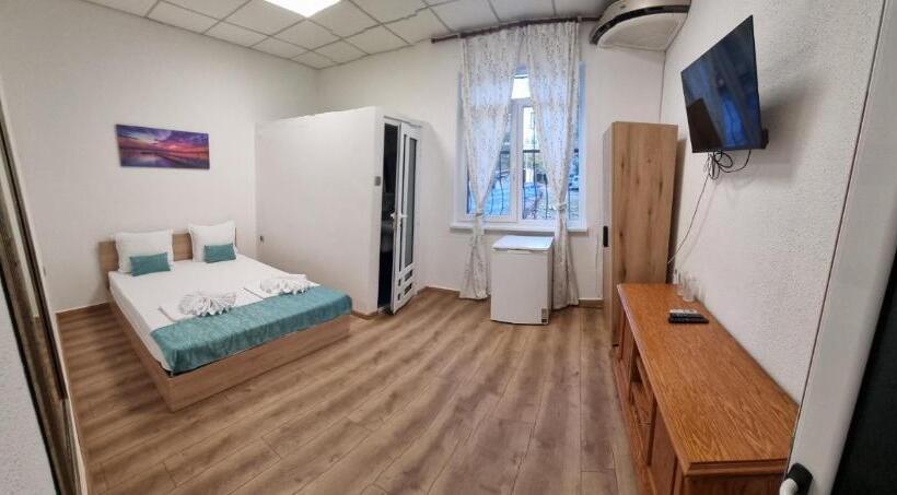 膳宿费 къща за гости пиргос