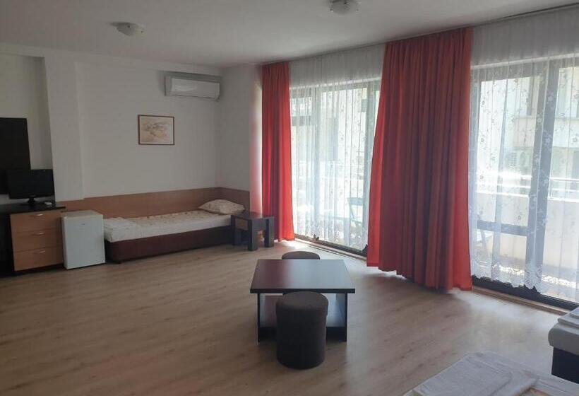 پانسیون стаи за гости мистрал