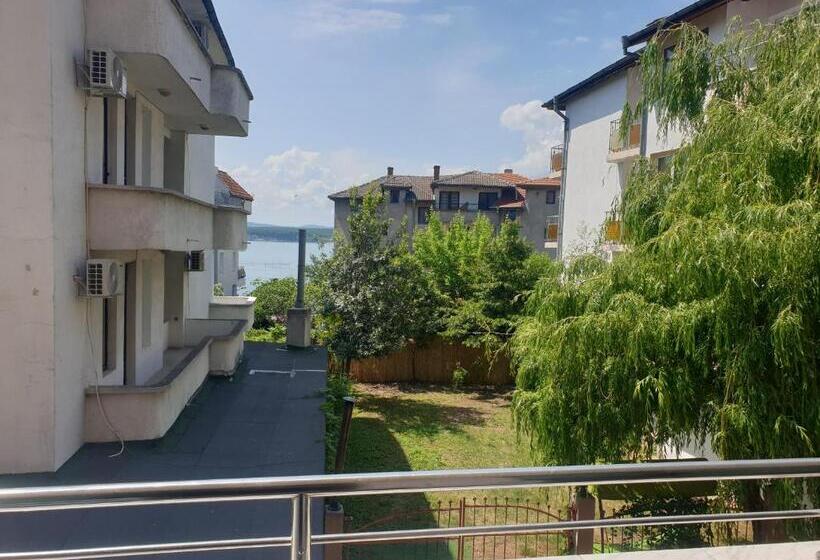 پانسیون стаи за гости мистрал