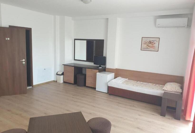 پانسیون стаи за гости мистрал