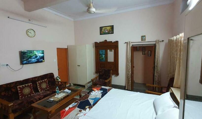 پانسیون Bani Park Cottage