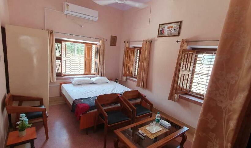 پانسیون Bani Park Cottage