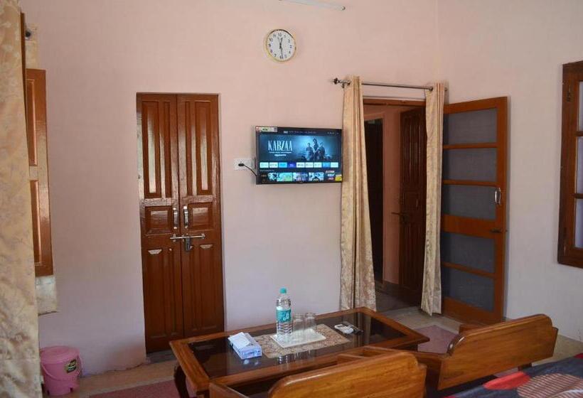 پانسیون Bani Park Cottage