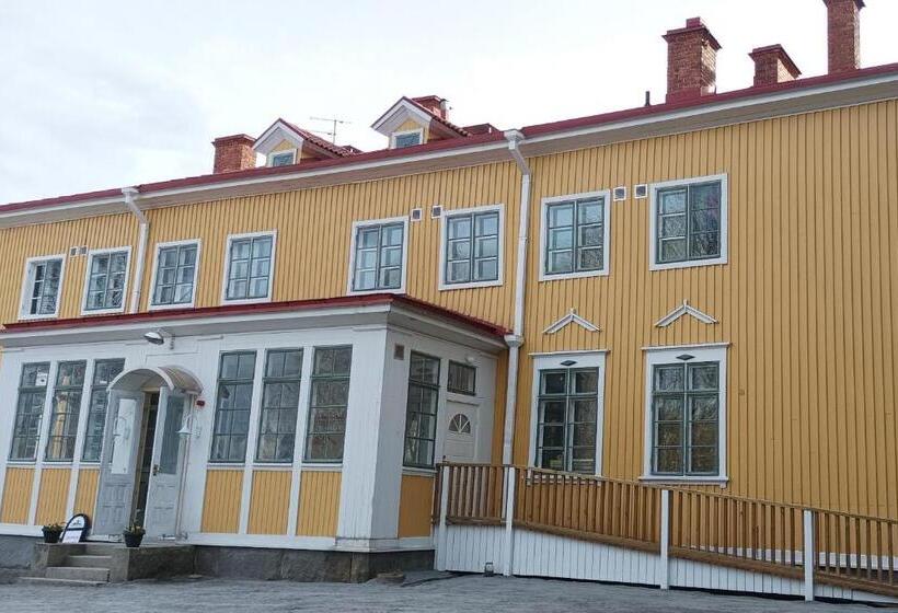 هاستل Salonsaaren Pappila