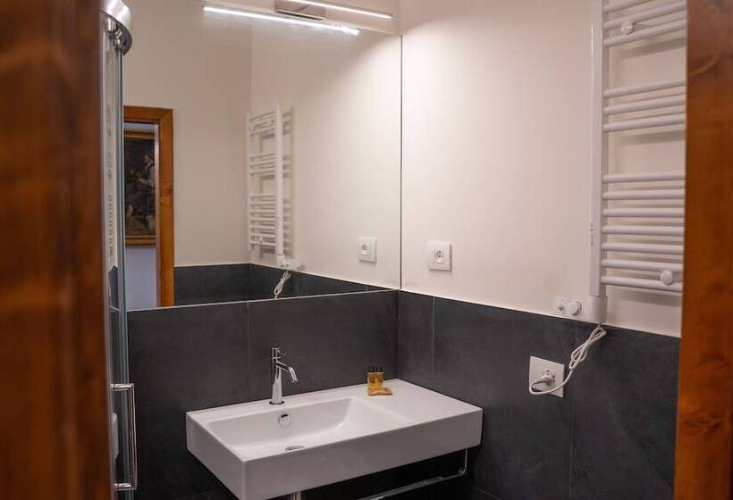 تختخواب و صبحانه Residenza Degli Speziali