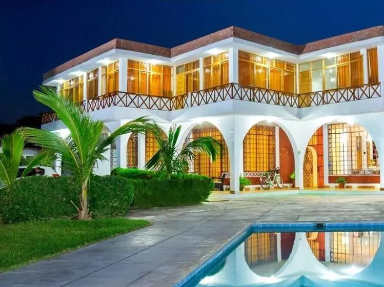 هتل Cocos Inn