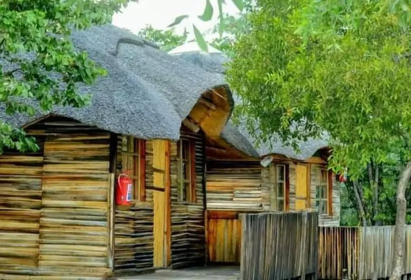 هتل Mokoka Rest Camp