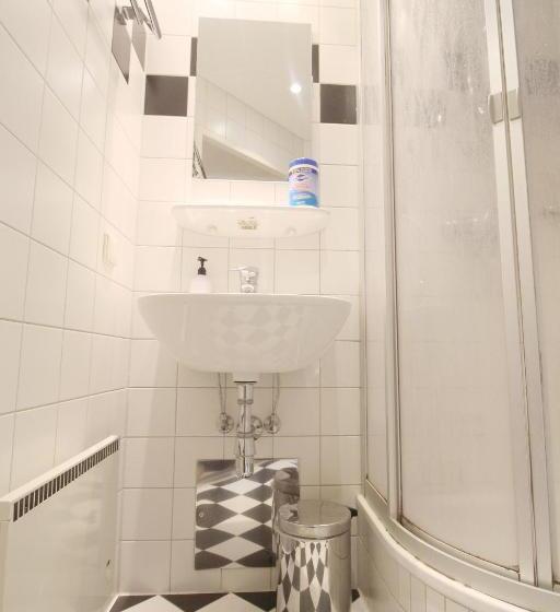 تختخواب و صبحانه Db Apartment In Hütteldorferstrasse U3 Area