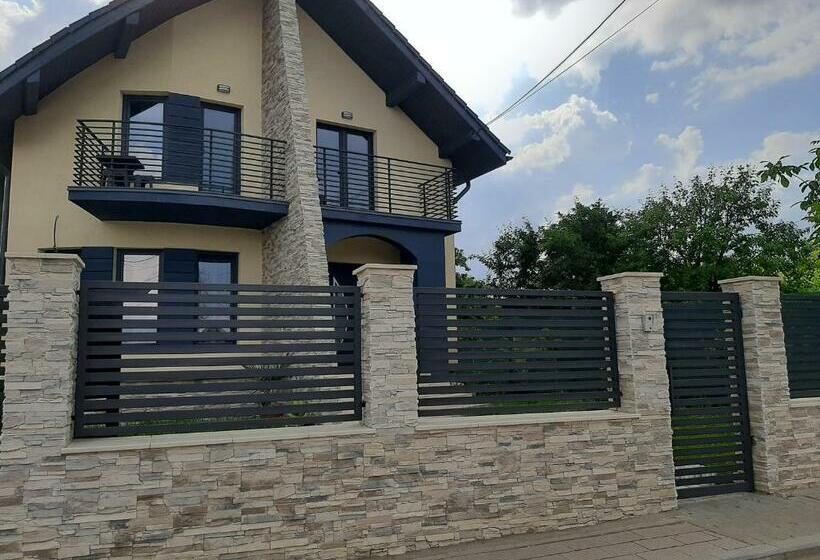 پانسیون Cazare Casa Evelin