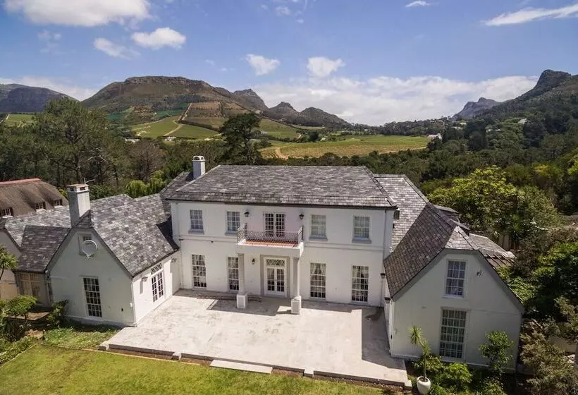 Hotelli Akamah Estate