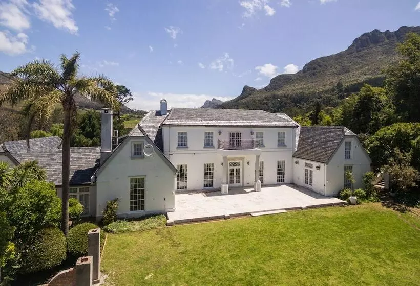 Hotelli Akamah Estate