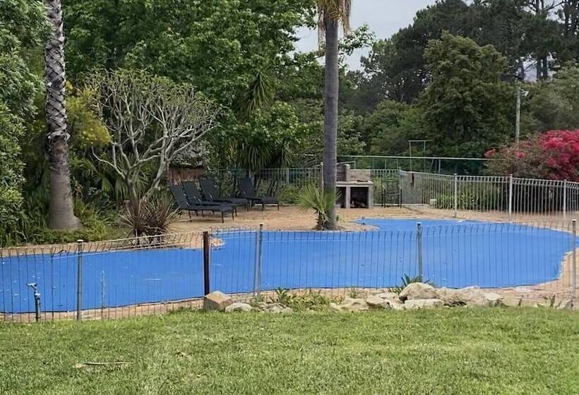 בית מלון כפרי Akamah Estate