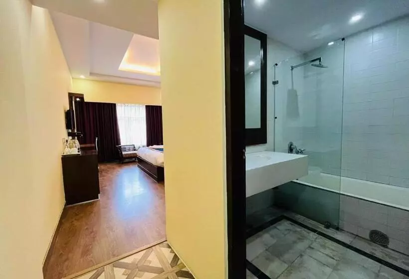 Hotelli The Ashoka Inn 300mts Walkable From Mall Road