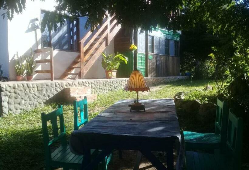 هاستل Los Aventureros