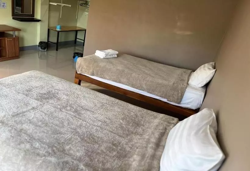 Retkeilymaja V Tharm