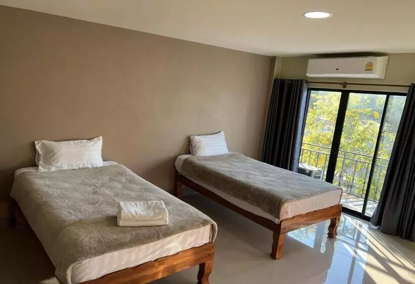 Retkeilymaja V Tharm