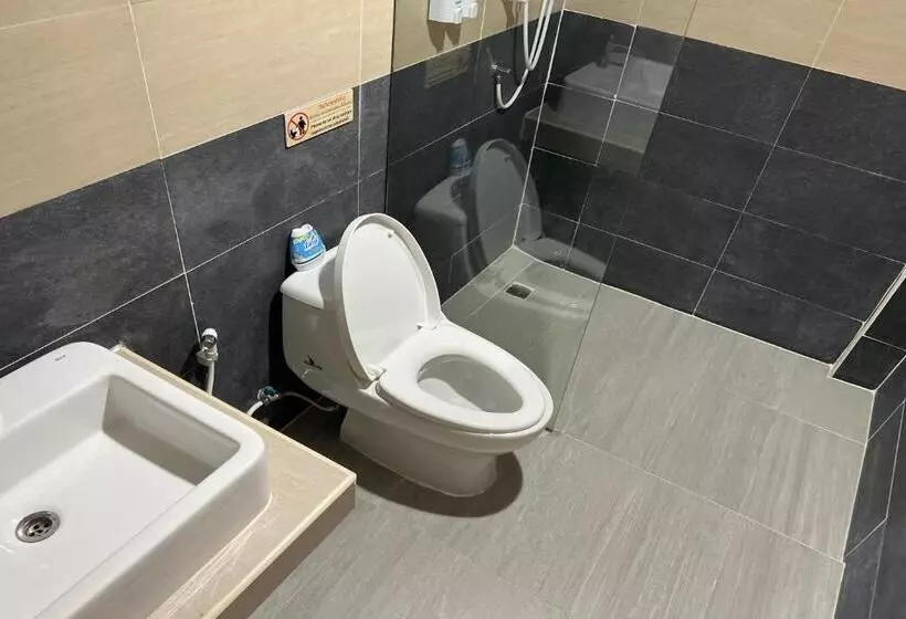 Retkeilymaja V Tharm