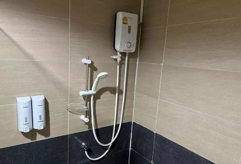 Retkeilymaja V Tharm