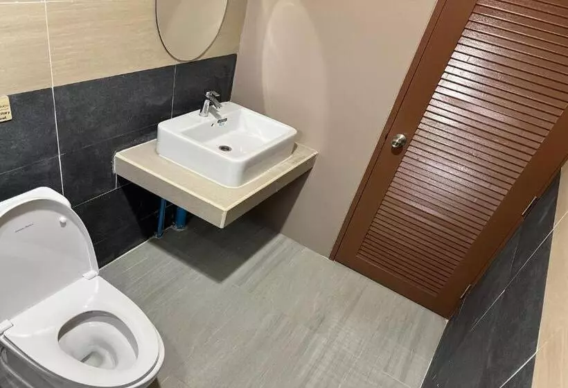 Retkeilymaja V Tharm