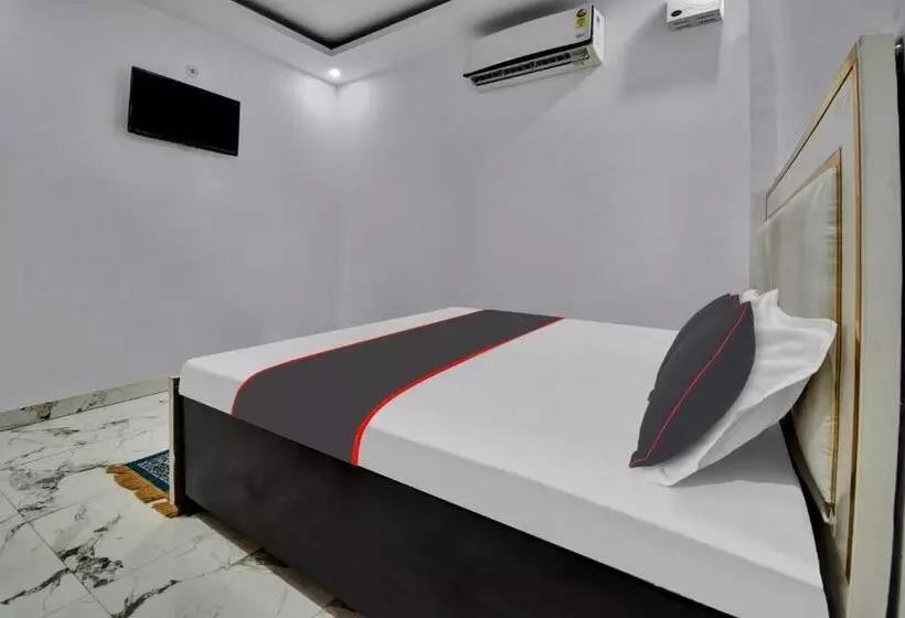 Hotelli Oyo Flagship 81356  Royal Paradise