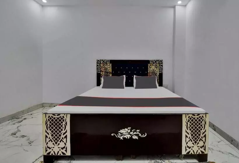 Hotelli Oyo Flagship 81356  Royal Paradise