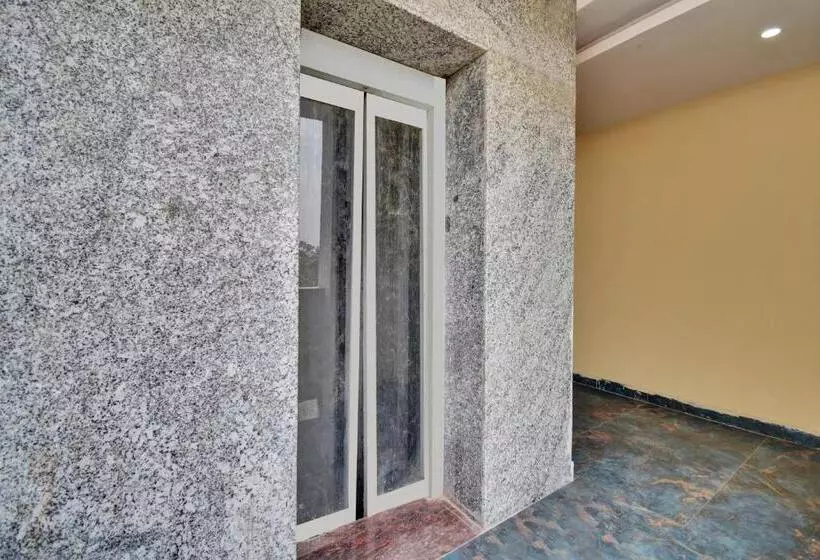 Hotelli Oyo Flagship 81356  Royal Paradise