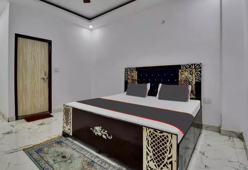 Hotelli Oyo Flagship 81356  Royal Paradise