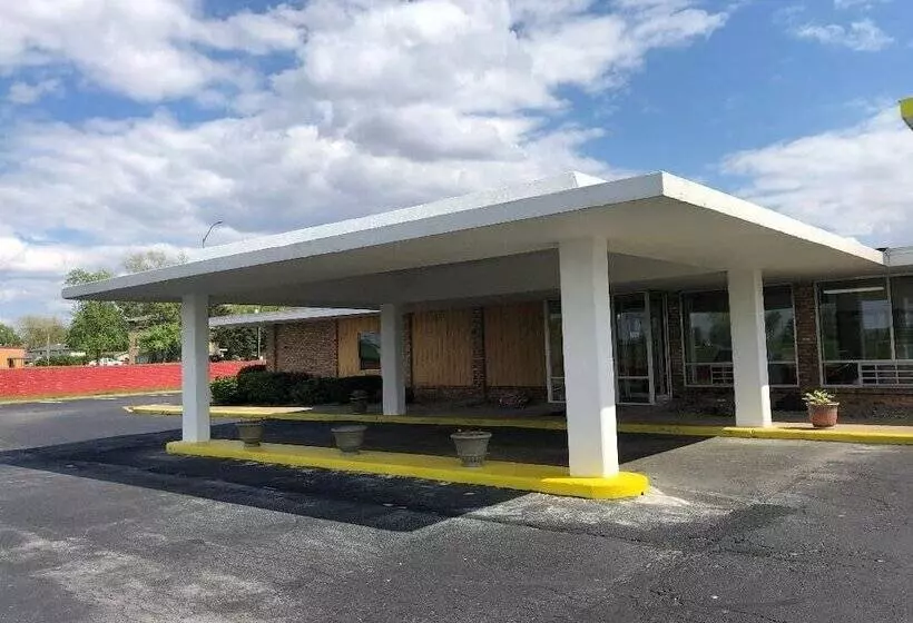 Hotelli Regal 8 Inn & Suites